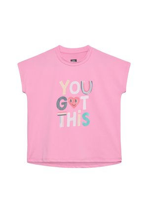 Rosa Kurzarm-T-Shirt mit rundem Ausschnitt. Mit buntem Text "YOU GOT THIS", einem Herz-Emoji und Streifen in verschiedenen Farben.