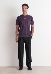 HUGO DIRAGOLINO - Tricou basic - open purple