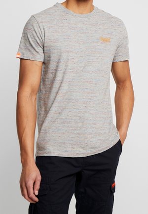 Grijze marl T-shirt met korte mouwen, ronde halslijn en subtiele multikleurige spikkels. Bevat een klein oranje logo op de borst.