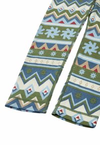 Legginsy z wielokolorowym geometrycznym wzorem, głównie w odcieniach zieleni, niebieskiego i kremowego, z misternymi motywami trójkątów i płatków śniegu.