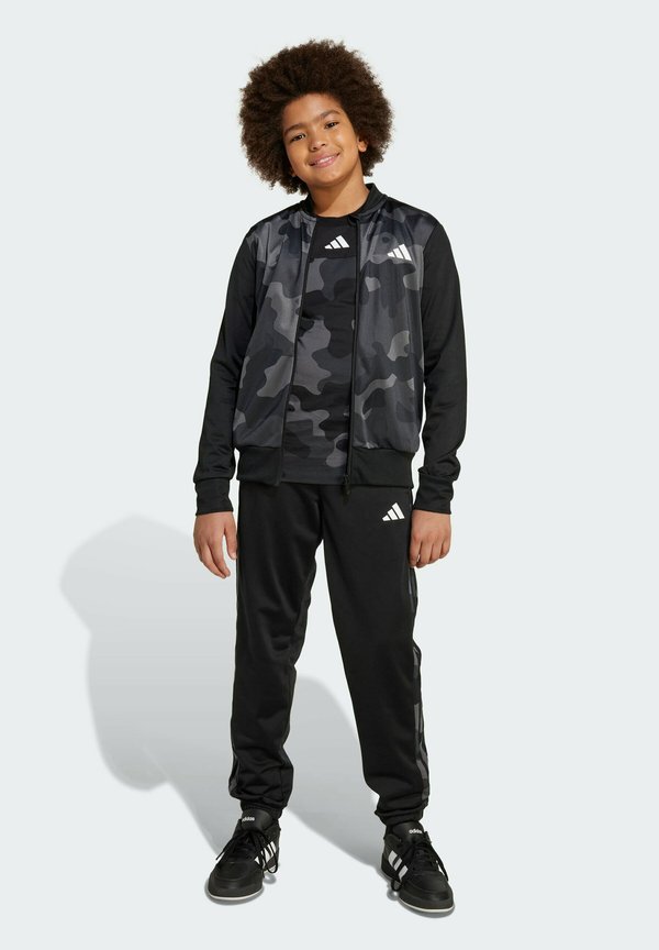 SEASONAL ESSENTIAL CAMOUFLAGE TRICOT 3-STRIPES ALL OVER PRINTED  - Tracksuit bottoms3