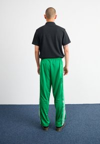 adidas Originals Träningsbyxor - green