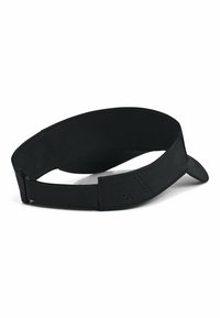 Gorra negra con visera, de textura suave, que cuenta con una banda perforada para la transpirabilidad y un ala curva. Ajuste regulable en la parte trasera.