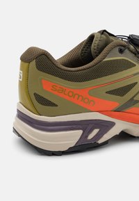 Salomon Sportstyle XT-WINGS 2 UNISEX - Sapatilhas - olive night/green moss/vibrant orange