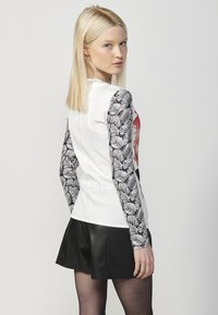Koroshi Top dugih rukava - blanco   white