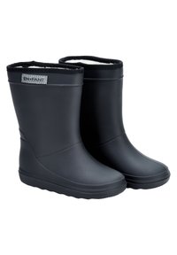 Svarta gummistövlar med strukturerad yta och mjukt innertyg. Har rund tå och lätt klack; präglad logotyp på sidan.