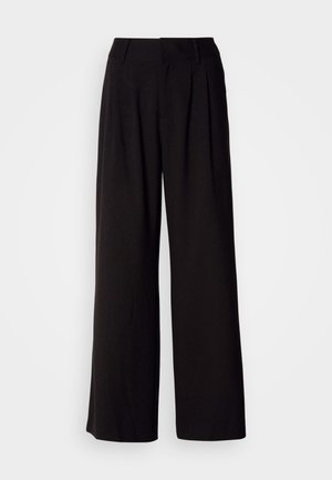 Pantalones de pierna ancha negros, confeccionados en una tela suave, con pliegues en la parte frontal, una cinturilla ajustada y sin patrones o acentos visibles.
