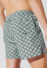 KARL LAGERFELD KARL LAGERFELD SWIMWEAR BOTTOM MONOGRAM SHORT SWIM SHORTS - Badehose Pants - monogram grey mist
