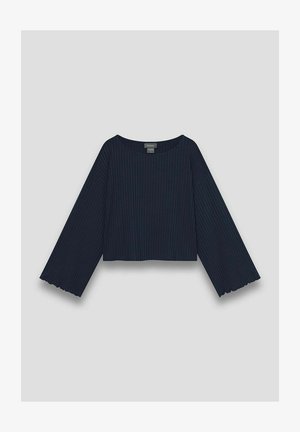Marineblaues, geripptes, kurzes Oberteil mit langen Glockenärmel und rundem Halsausschnitt. Die Textur ist weich und zeichnet sich durch ein dezentes Muster aus.