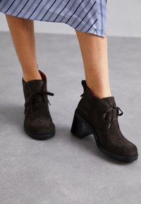 See by Chloé Botines de tacón - dark grey