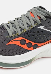 Saucony RIDE 17 - Hardloopschoenen voor op de weg - shadow/pepper