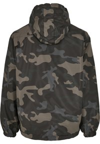 Katonai dzseki kapucnival, sima szövetből készült. Fő színei sötétzöld és szürke, nagy absztrakt álcázó mintákkal díszítve.