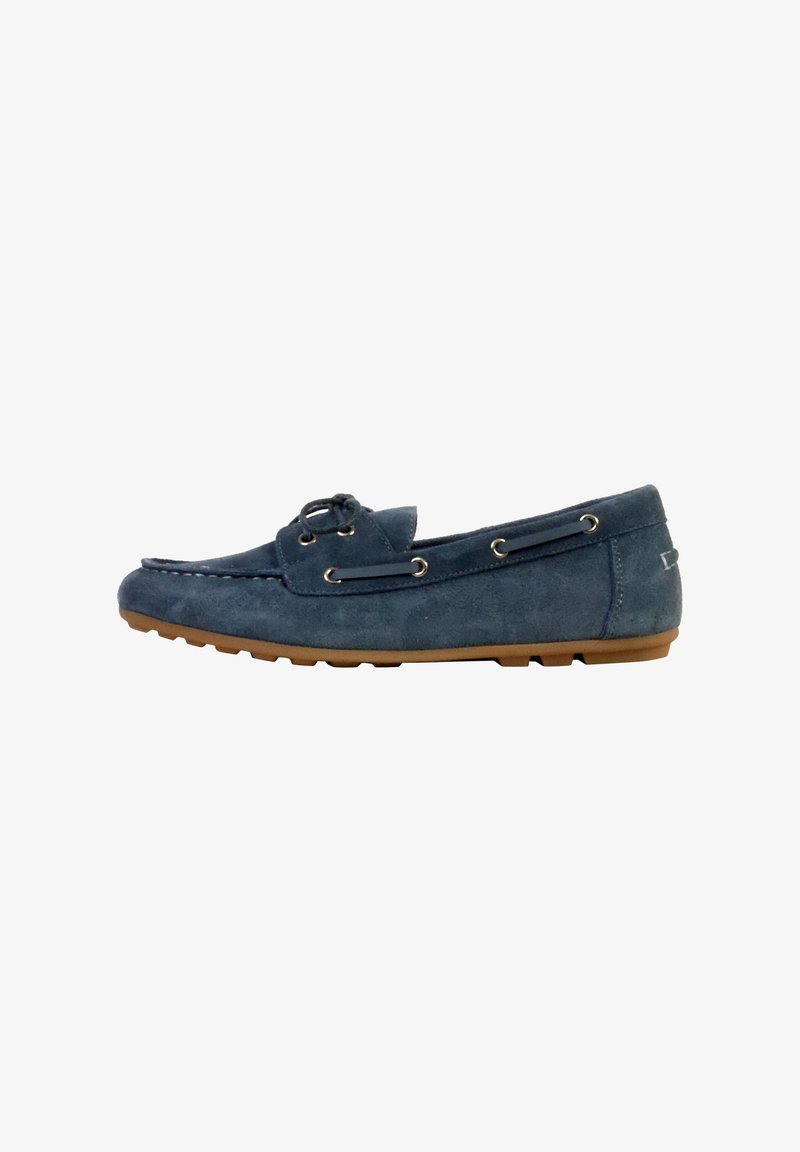 Mocassin loafer en daim bleu avec lacets en cuir et semelle en caoutchouc, vue latérale sur fond blanc.