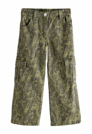 Pantalons cargo camouflage verts et marron avec taille élastique, poches avant, poches latérales avec rabat et fermeture à bouton.