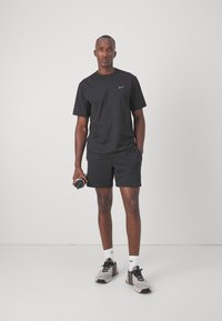 Nike Performance HYVERSE TOP - Sports T-shirt - black