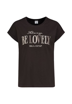 Schwarzes T-Shirt mit kurzen Ärmeln, aufgerollten Bündchen, rundem Ausschnitt und weißem Schriftzug "Always BE LOVELY SBLVL CNTMP" auf der Vorderseite.