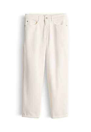 Jeans color bianco sporco a gamba dritta con bottone frontale, cerniera, passanti per cintura e design con cinque tasche su sfondo bianco.