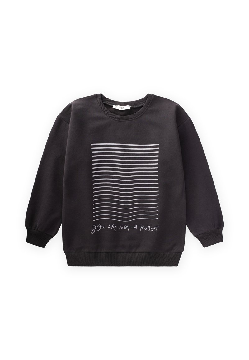 Sudadera negra de manga larga, con cuello redondo, que presenta rayas horizontales blancas y el texto "NO ERES UN ROBOT" en estilo de escritura a mano.