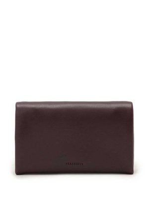 Mørkebrun læder rektangulær clutch taske med subtil AllSaints mærkeprægning på frontens midte.