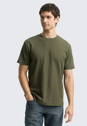 MIT WAFFELSTRUKTUR - T-shirt basic - deep forest green