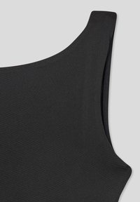 Costume da bagno nero monospalla realizzato in un morbido e elastico tessuto. Il design presenta una silhouette elegante con cuciture minime.
