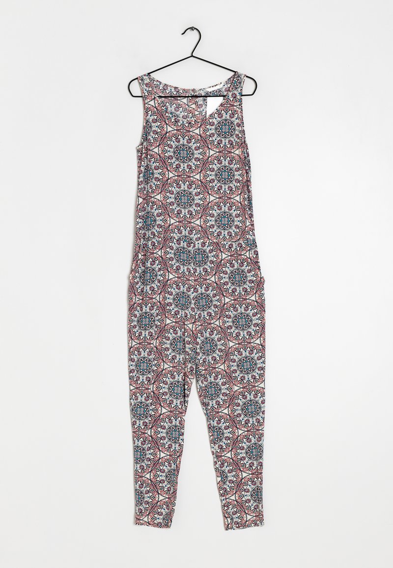 Un mono multicolor con un patrón floral y geométrico, diseño sin mangas, tejido ligero y un corte relajado con bolsillos laterales.