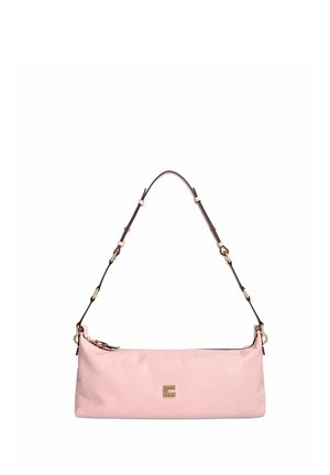 Petit sac à bandoulière rectangulaire en cuir rose clair avec bandoulière sombre réglable et ornement en forme de lettre E dorée à l'avant.