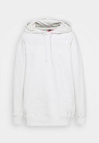 Sudadera blanca con bolsillo canguro y cordones. Presenta el logo de la marca en blanco en el lado izquierdo del pecho. Textura de tela suave. Corte cuadrado.