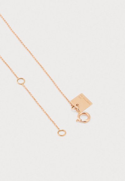 Herkules kulukas rose gold ketting met een ronde veerklep en een klein rechthoekig label gegraveerd met "18K GINETTE NY."