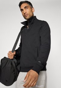 Champion ICONS TONAL HALF ZIP SMALL LOGO - Sweatshirt - black