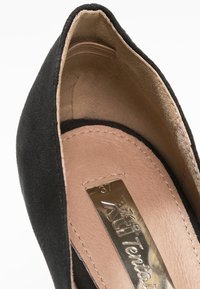 XTI Talons hauts à bout ouvert - black