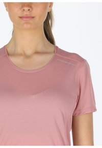 Short-sleeve athletic shirt in soft pink with a textured, grid-like pattern. Features a round neckline and "SWEDMOUNT" logo on the shoulder.