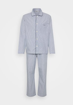 Set di pigiama a righe blu e bianche realizzato in tessuto morbido. Presenta una camicia con colletto e bottoni, dotata di taschino sul petto, e pantaloni dalla vestibilità ampia.