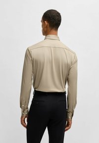 BOSS P-ROAN-KENT - Hemd - light beige five
