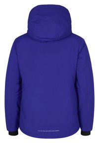 Chaqueta aislante morada con capucha, puños elásticos y un acento reflectante en la parte posterior cerca del dobladillo. Acabado exterior suave.