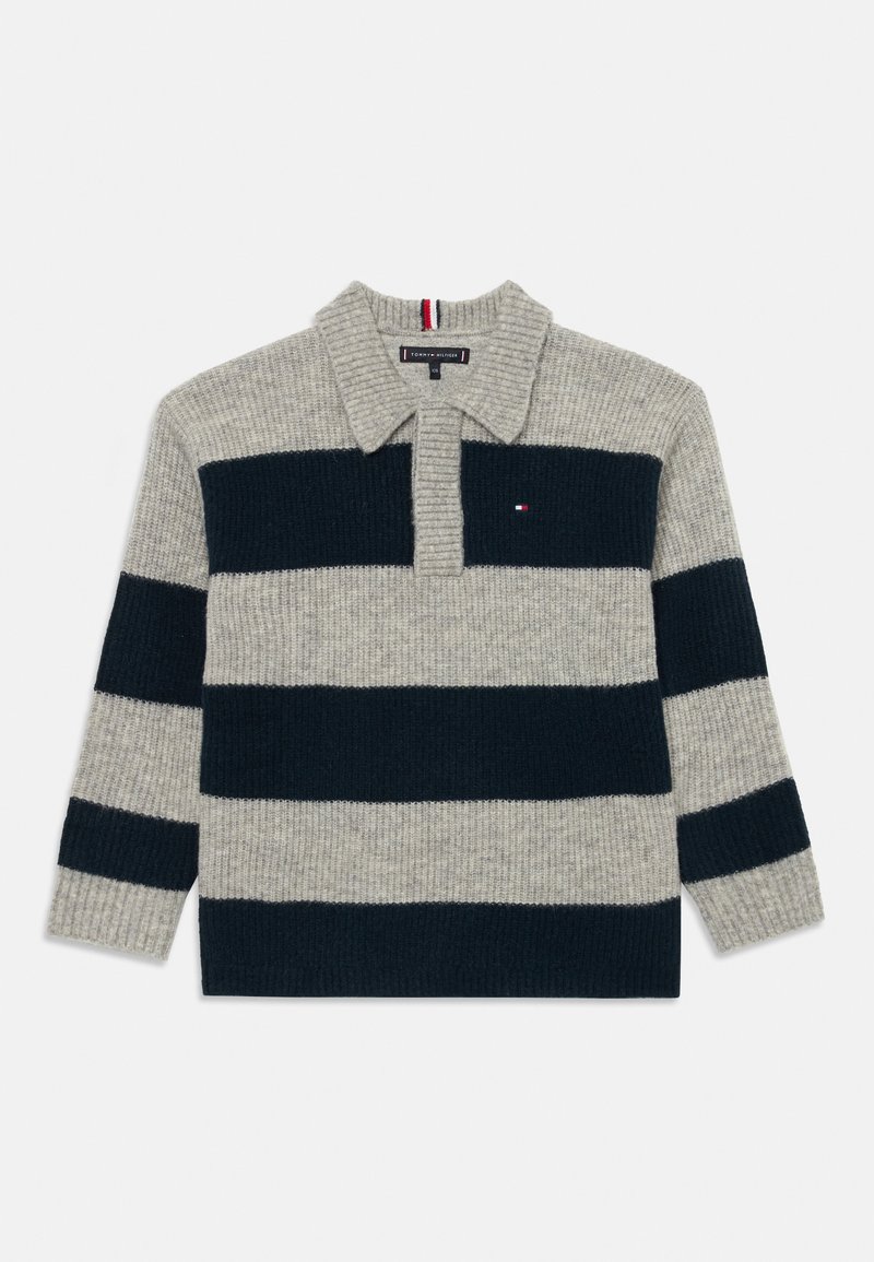 Camisa de rugby de malha de mangas longas com largas riscas horizontais cinzas e pretas, colarinho e um pequeno logótipo bordado no peito.