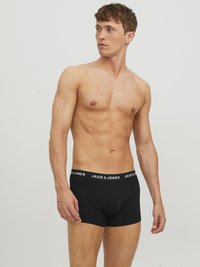 Schwarze Boxershorts mit einer enganliegenden Passform, aus weicher Baumwolle gefertigt, mit einem weißen, mit Logo versehenen elastischen Bund.