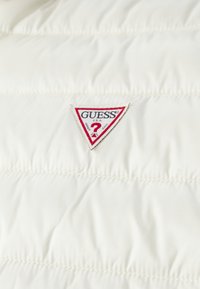 Guess Jeans HOODED PUFFER - Žieminė striukė - sandy shore