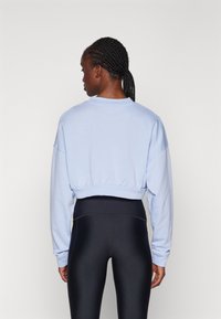 Under Armour RIVAL CROP - Collegepaita - celeste/white