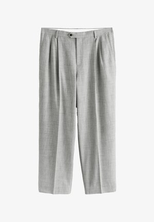 Pantaloni elegant de culoare gri deschis, cu pliuri, buzunare laterale, găici pentru curea și închidere cu nasture în talie, expuși pe un fundal alb.