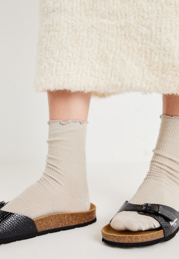 OBAN FERRARA - Slippers4