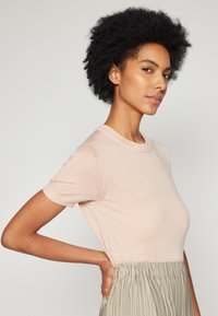 BOSS FALYSSIASI - Navadna majica - light/pastel brown