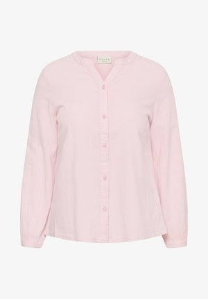 Hellrosa Langarmbluse mit rundem Ausschnitt, vorderen Knöpfen und dezenten, gerafften Bündchen, innen am Kragen mit dem Schriftzug "KAFFE Curvy".