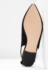 mint&berry Ballerines à brides arrière - black