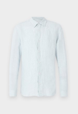 Langermet, lyseblå skjorte med knapper og krage, laget av lett stoff, vist flatt mot en ensfarget bakgrunn.