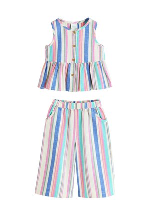 Zweiteiliger Anzug mit ärmellosem Oberteil, das über eine Knopfleiste und einen Peplum verfügt, kombiniert mit gestreiften, locker sitzenden Shorts mit Taschen.