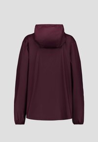 Giacca con cappuccio color bordeaux scuro, maniche lunghe e polsini elastici, vista da dietro su uno sfondo grigio chiaro.