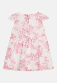 Květinové šaty s krátkými rukávy, s růžovobílou krajkovou aplikací, s knoflíkovým zapínáním na zadní straně a nařasenou sukní.