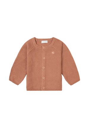 Cardigan en tricot couleur brun clair avec de longues manches raglan, cinq boutons sur le devant et un petit logo sur la poitrine. Tissu texturé.