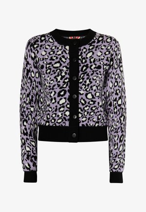 Ceriņkrāsas adīta kardigāna ar melnu leopardu rakstu, melniem ribota materiāla piedurknēm un apakšmalu, priekšējiem pogām un apaļu dekoltē. Gluda tekstūra visā virsmā.